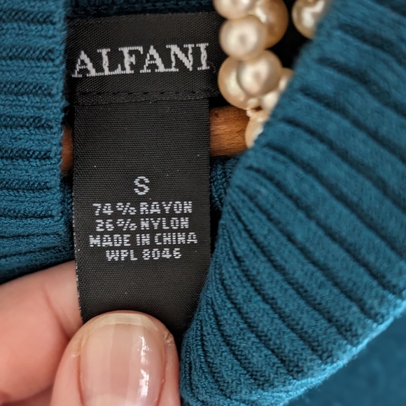 Poncho sweater - Picture 2 of 3